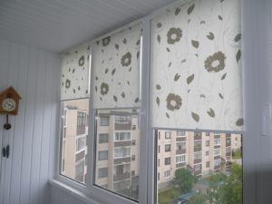 Установка рулонных штор на пластиковые окна в Звенигороде
